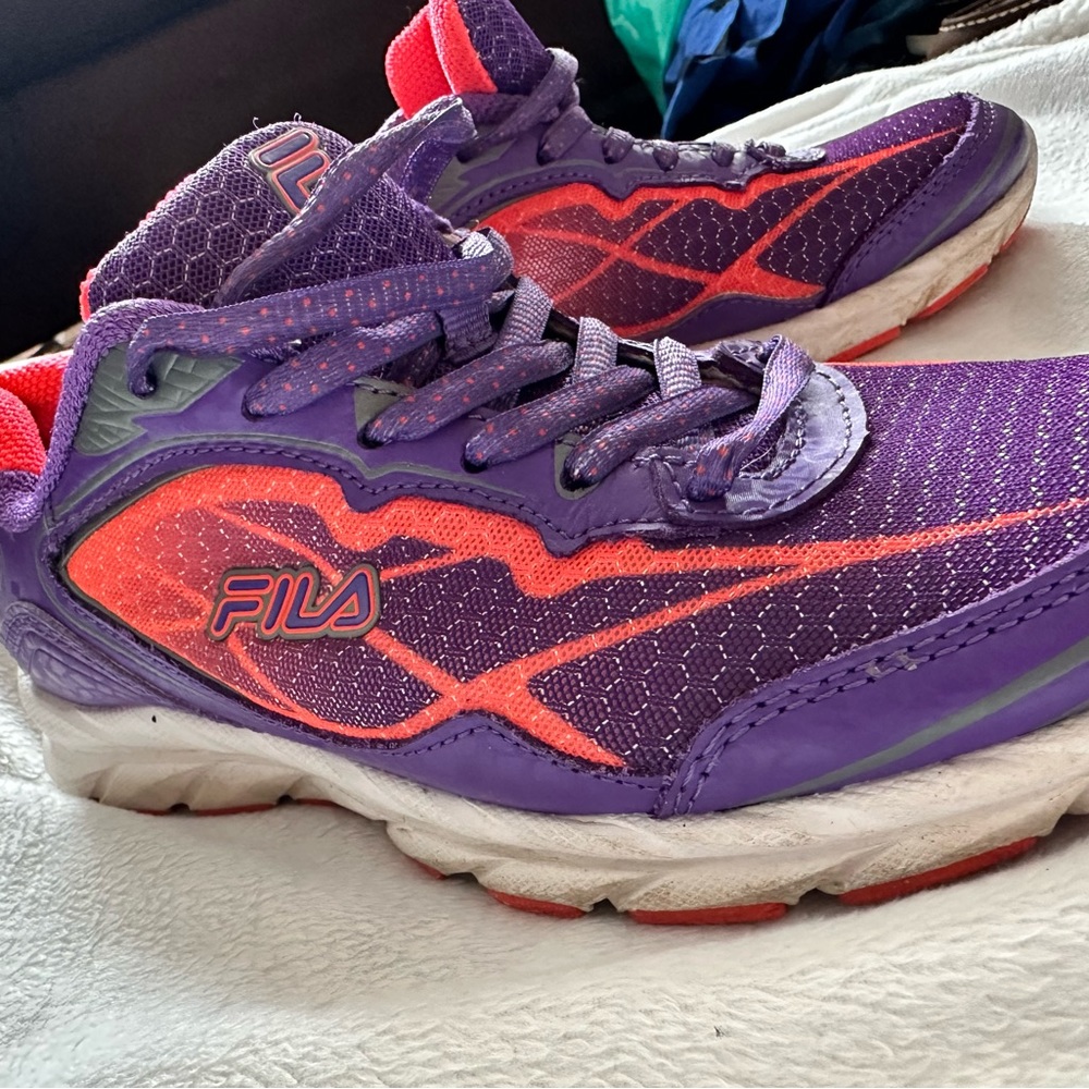 Women’s Fila size 7